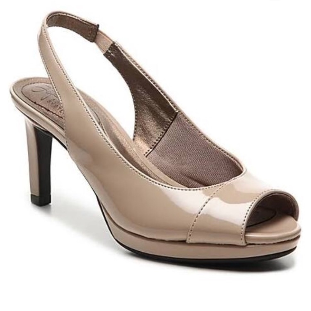NWB Life Stride Nude Heels Size 10